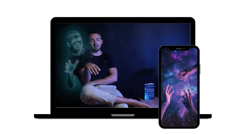 Andreas Schwarz vor einem Bildschirm mit kosmischem Motiv – Astralreisen-Webinar